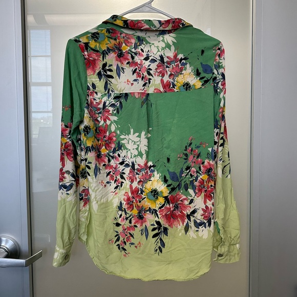 Figueroa & Flower blouse Med w/ a vibrant green-to-lime ombré floral pattern - Picture 3 of 4